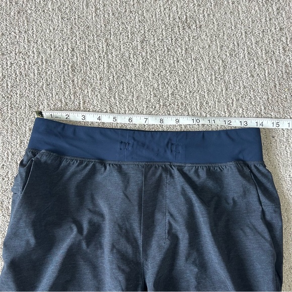 Lululemon Shorts Mens Small T.H.E The Linerless 9” Blue Gym Athletic Athleisure - Picture 7 of 9
